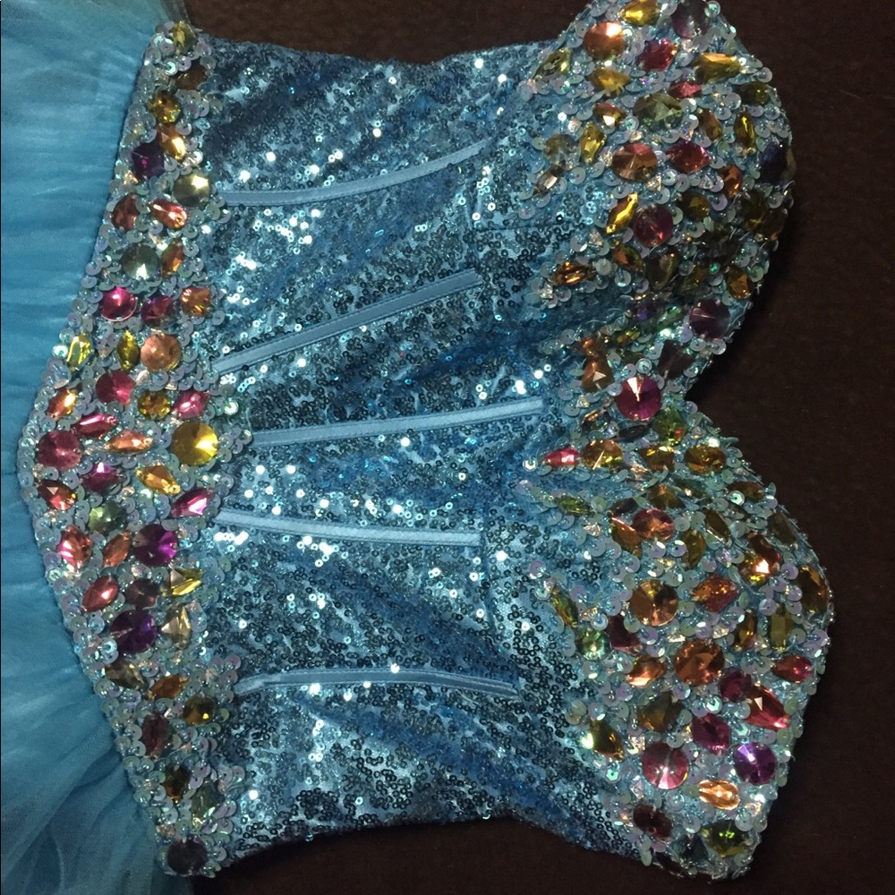 Prom dress- Size 5 - Picture 4 of 4